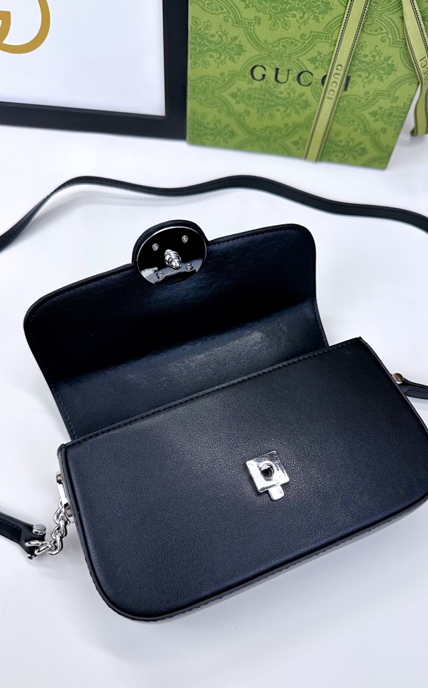 激安グッチバッグコピー着用イメージ